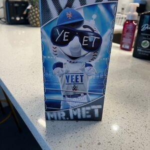 Mr. Met Yeet Bobblehead